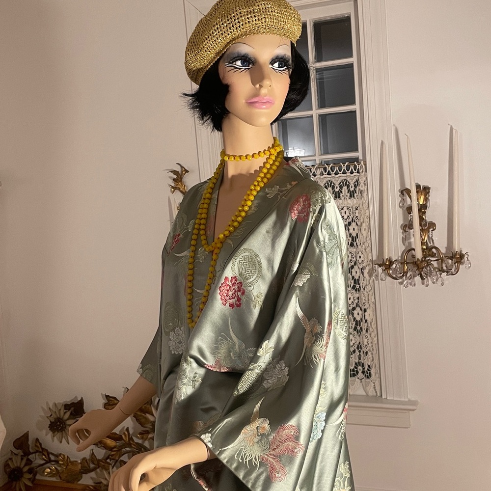 Authentic vintage kimono.traditional classic styling . Fits small-medium.